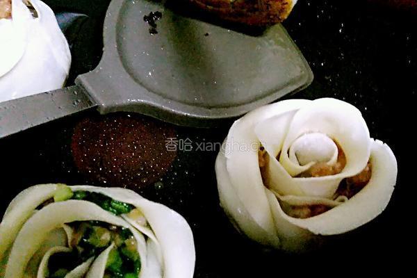 韭菜虾仁玫瑰花煎饺#年夜饭的做法图解11
