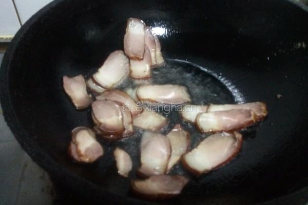 腊肉西蓝花的做法图解4