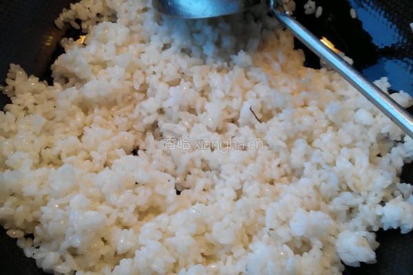 黄金炒饭的做法图解2
