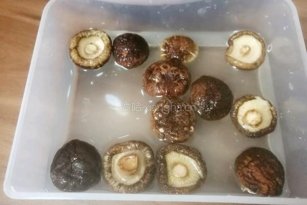 电饭煲什锦闷饭的做法图解3