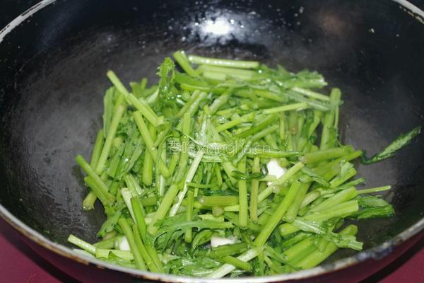 清炒茼蒿菜的做法图解3