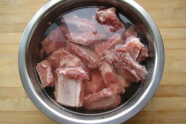 酸甜排骨的做法图解1