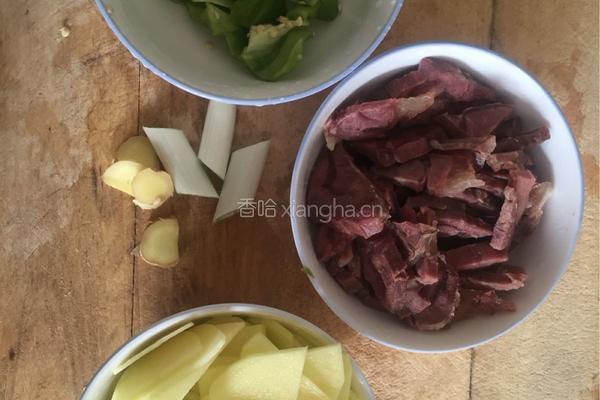 家常土豆牛肉的做法图解1