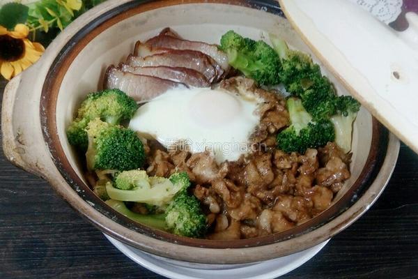 黑椒猪肉煲仔饭