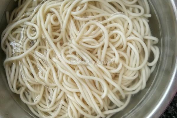  瘦肉炒面的做法图解5