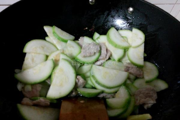 角瓜杏鲍菇炒肉的做法图解4