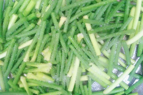 蒜薹炒八带的做法图解2