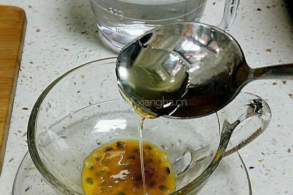 百香果茶的做法图解3