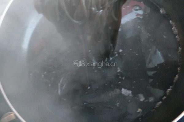 凉拌蕨根粉的做法图解3