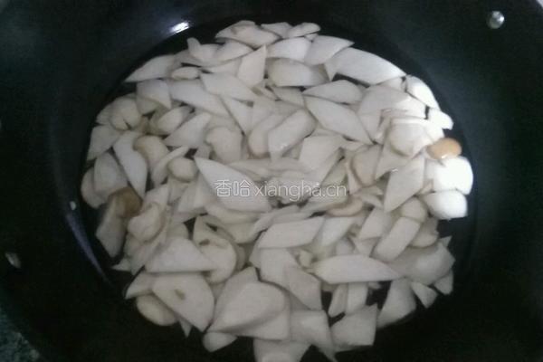 杏鲍菇炒肉的做法图解2