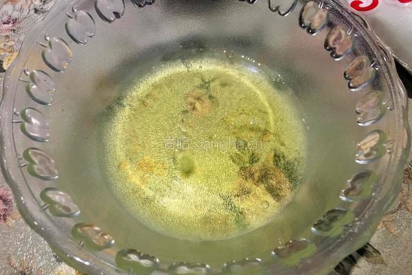 无油波菜草莓瑞士卷的做法图解3