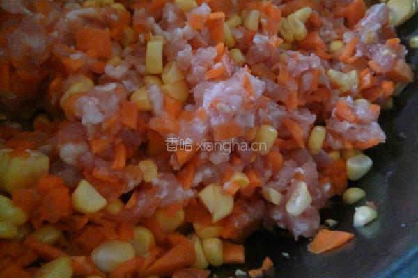 猪肉玉米胡萝卜饺子的做法图解2