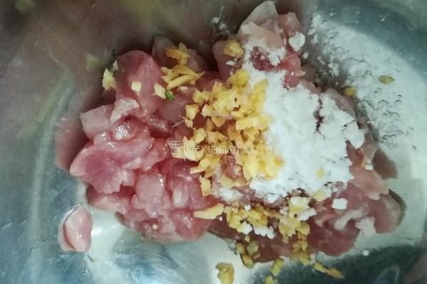 豌豆胡萝卜肉丁的做法图解3