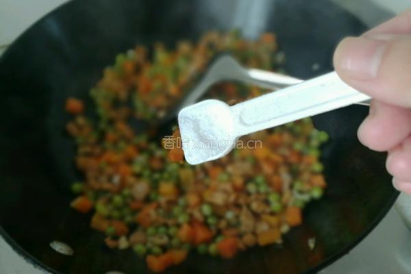 豌豆胡萝卜肉丁的做法图解12