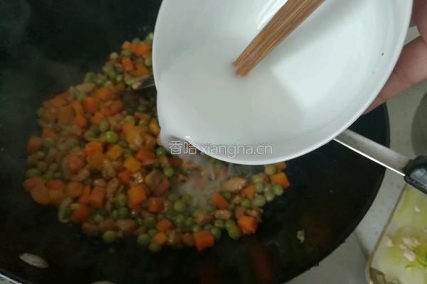 豌豆胡萝卜肉丁的做法图解13