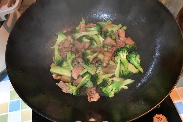 西兰花炒肉的做法图解5