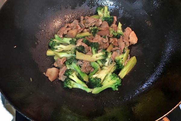 西兰花炒肉的做法图解6