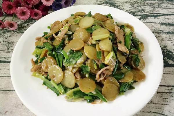 青蒜肉丝炒绿豆饼