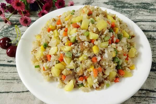 菠萝炒饭的做法图解2