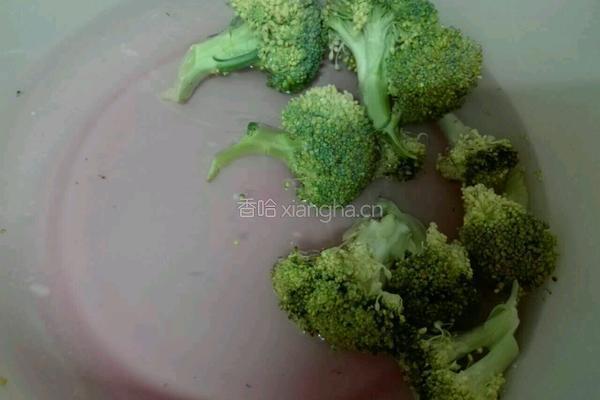 炝拌西蓝花的做法图解2