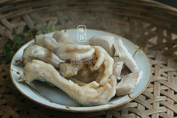山药眉豆花生鸡脚汤的做法图解2