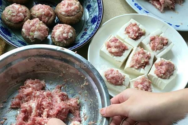 香菇豆腐塞肉的做法图解1