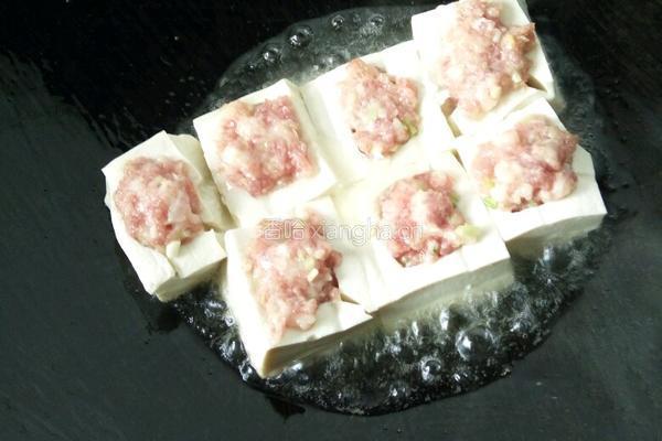 香菇豆腐塞肉的做法图解2