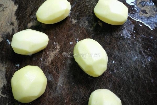 闷小土豆的做法图解1