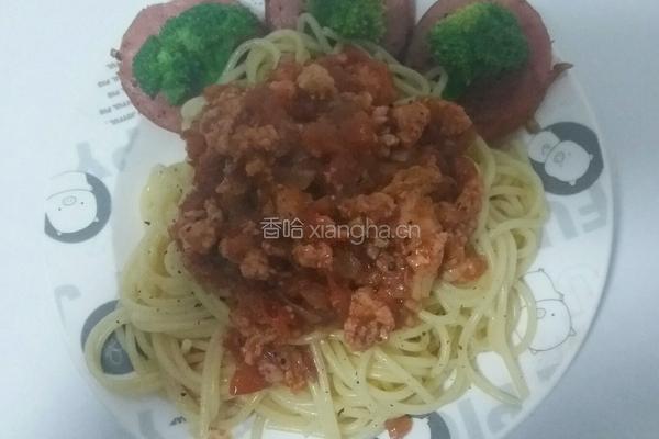 番茄肉酱意面配香蒜煎烟熏火腿