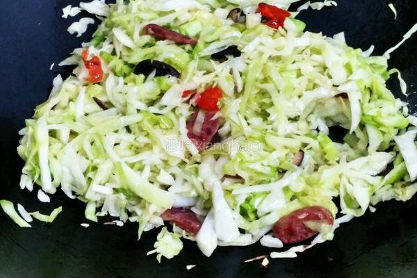 粉丝炒卷心菜的做法图解6