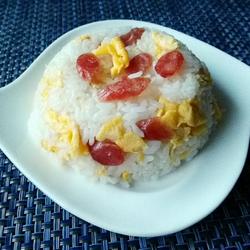 腊肠黄金炒饭的做法[图]