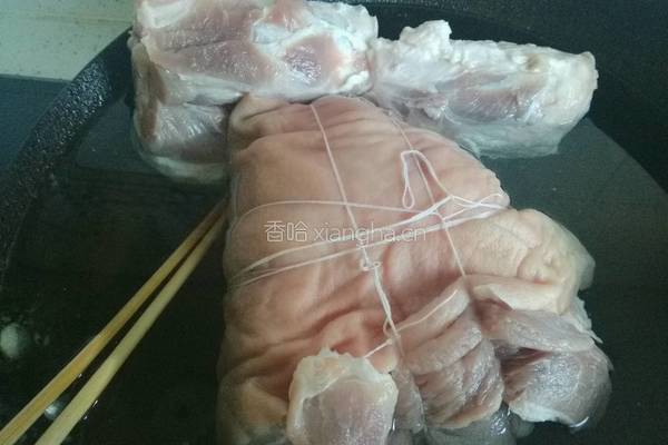  私房秘制肘子的做法图解1