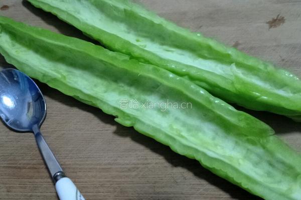 苦瓜炒肉的做法图解2
