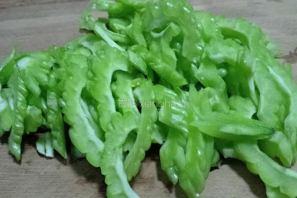 苦瓜炒肉的做法图解3