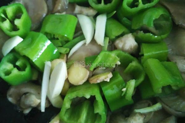 平菇炒腊肠的做法图解8