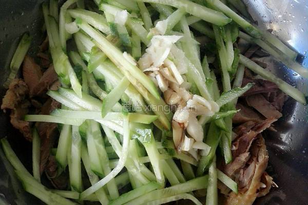 凉拌手撕鸡腿肉的做法图解4