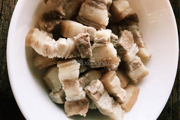鹌鹑蛋红烧肉的做法图解2