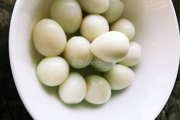 鹌鹑蛋红烧肉的做法图解3