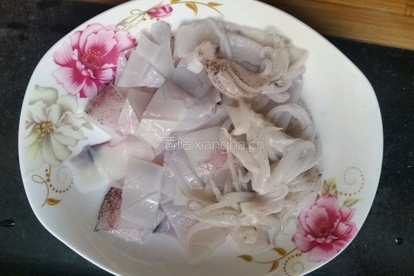 韭菜花炒鲜鱿的做法图解5