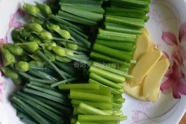 韭菜花炒鲜鱿的做法图解6