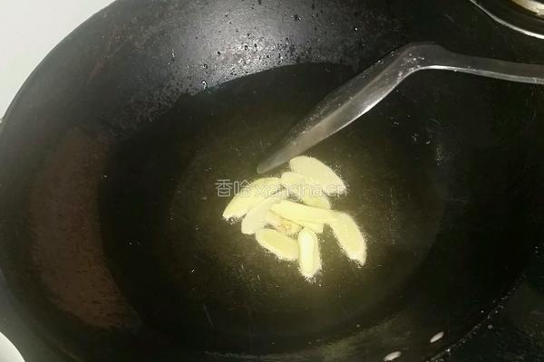 韭菜花炒鲜鱿的做法图解8