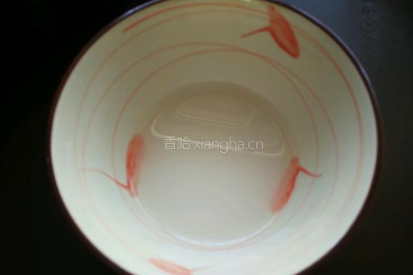荷兰豆炒腊肠的做法图解2