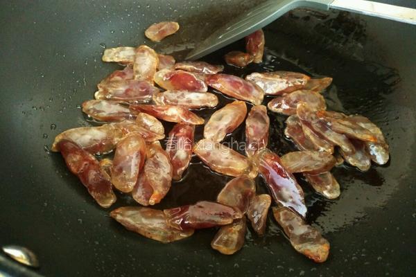 荷兰豆炒腊肠的做法图解4