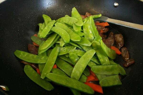 荷兰豆炒腊肠的做法图解7