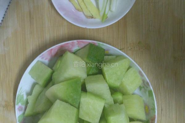 筋头巴脑萝卜汤的做法图解2