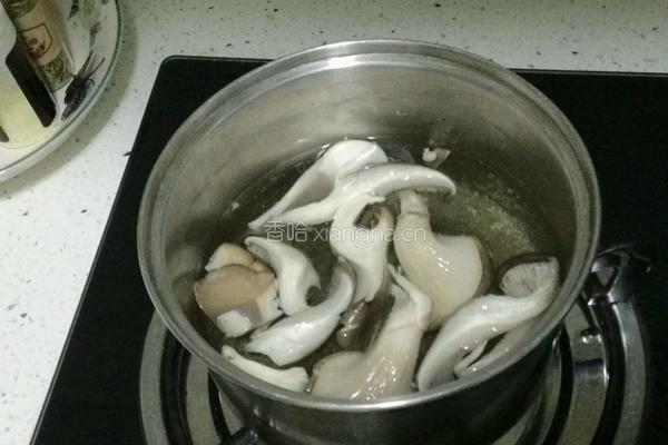 鲜蘑樱桃小面的做法图解4