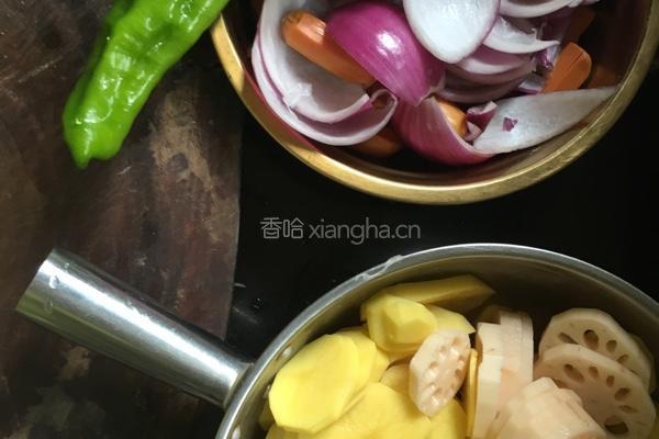 干锅脆皮肠的做法图解1