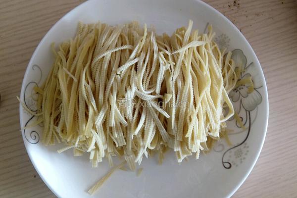 凉拌豆腐皮的做法图解1