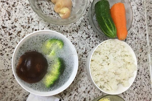 虾仁焗饭的做法图解1