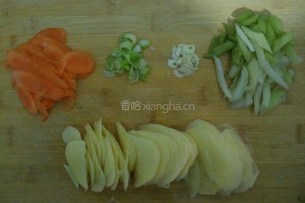 西芹土豆片的做法图解2